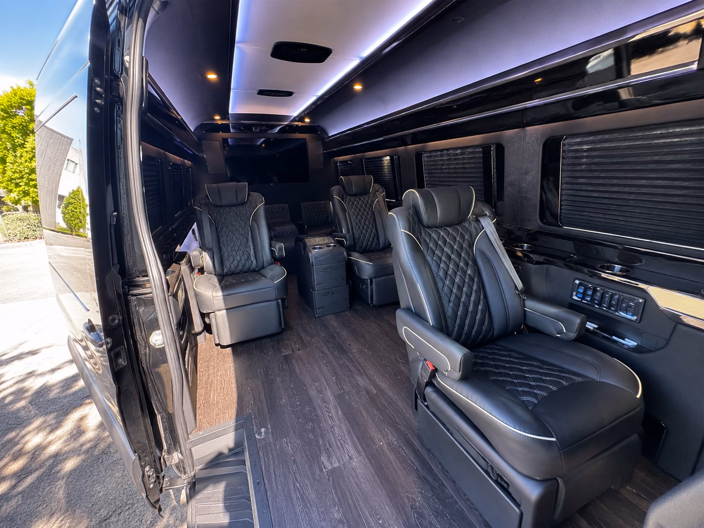 find the perfect transportation for your next airport transfer 3